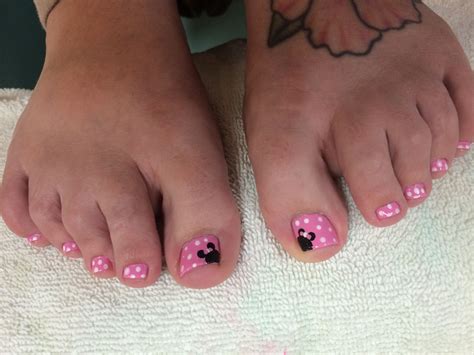 minnie mouse toe nails|Minnie Mouse nails